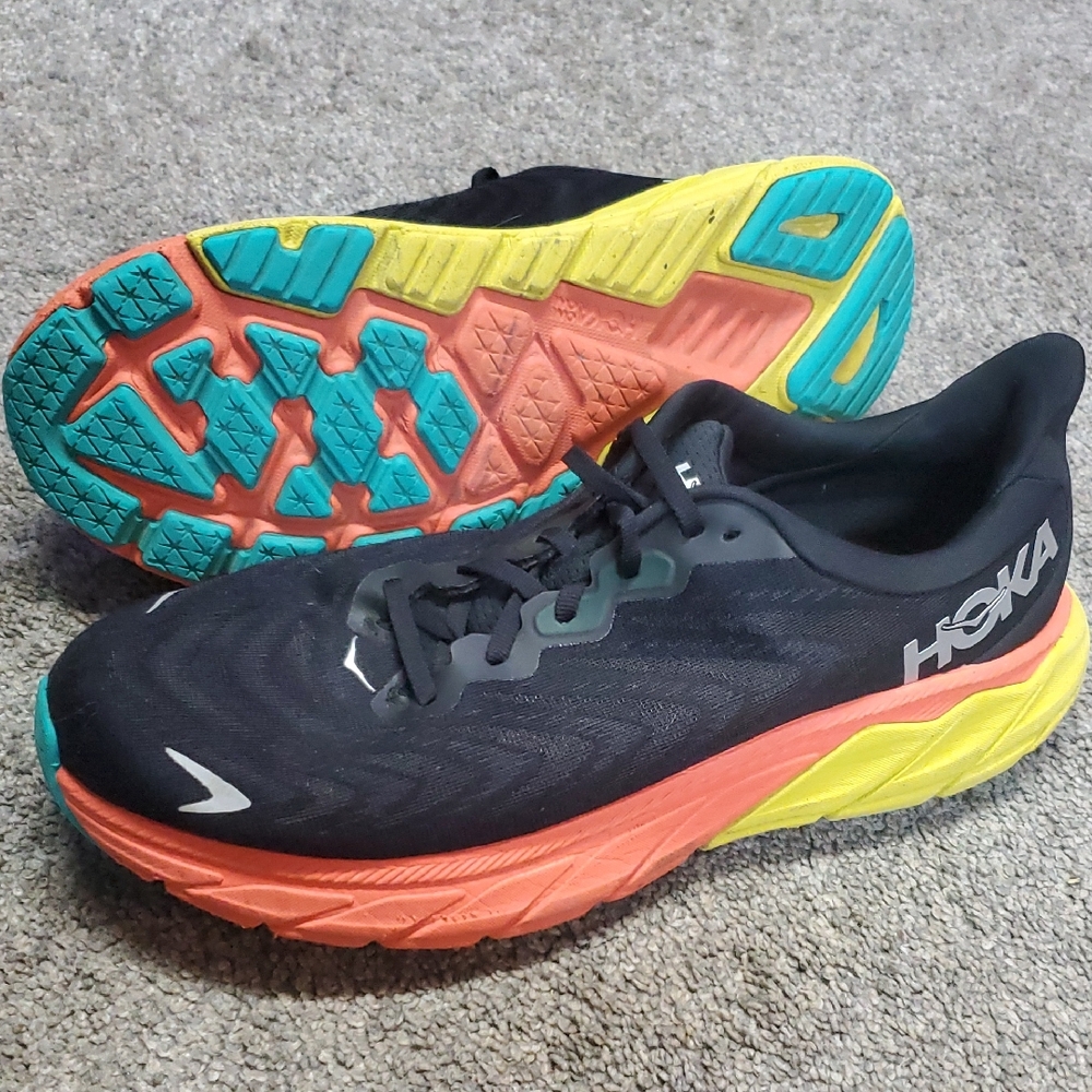 Hoka Shoes ARAHI 6 with Vibrant Soles size 10.5